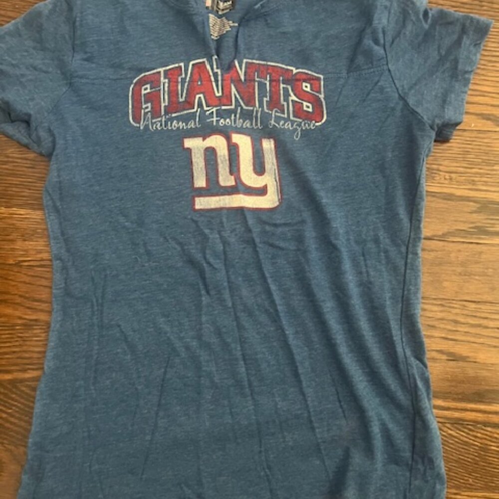Giants V Neck Tee Size Small